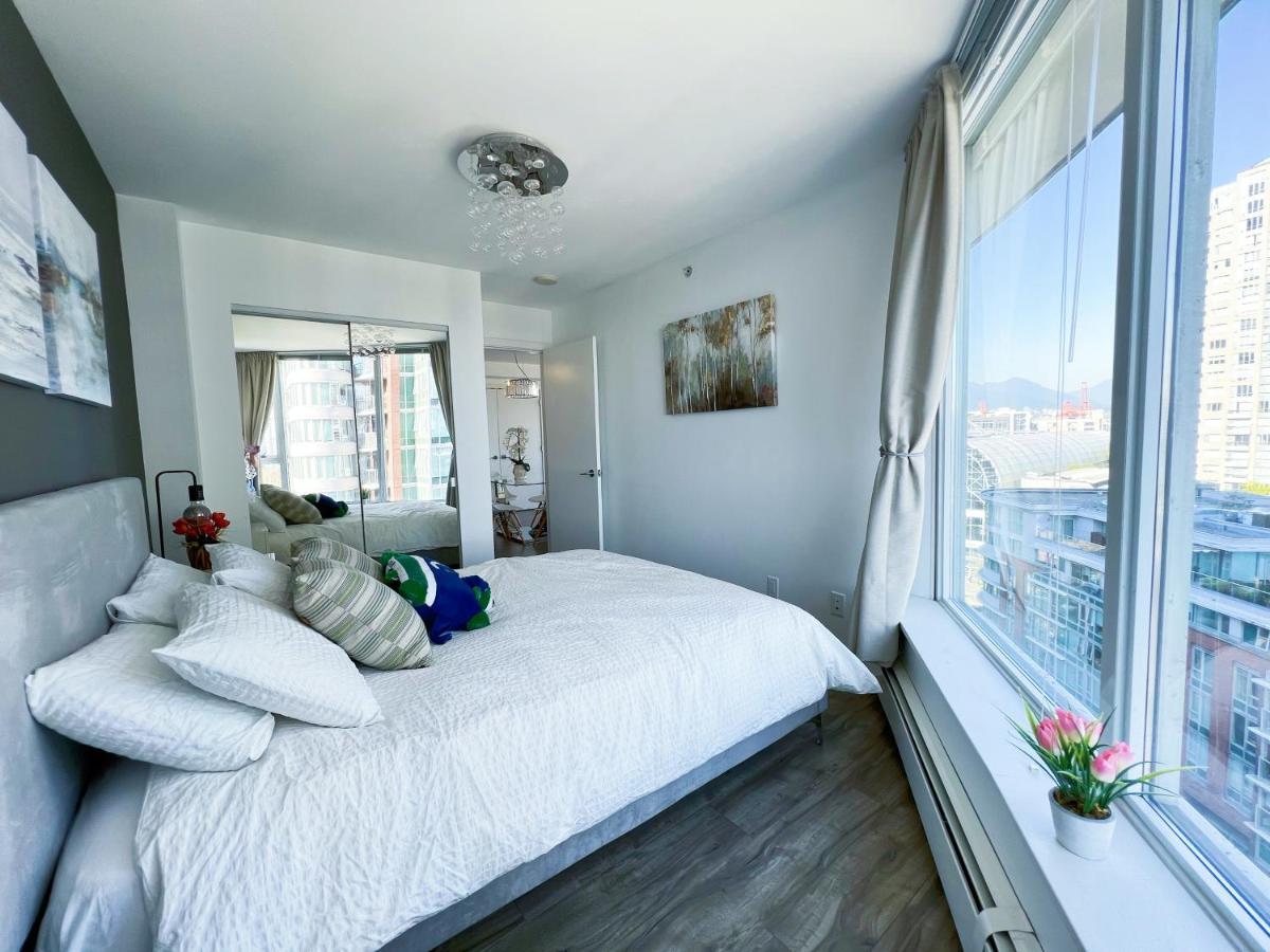 Downtown 4Bd 2Ba View Skytrain 2 Free Parking Apartment Vancouver Exterior photo