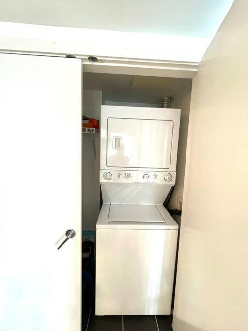 Downtown 4Bd 2Ba View Skytrain 2 Free Parking Apartment Vancouver Exterior photo