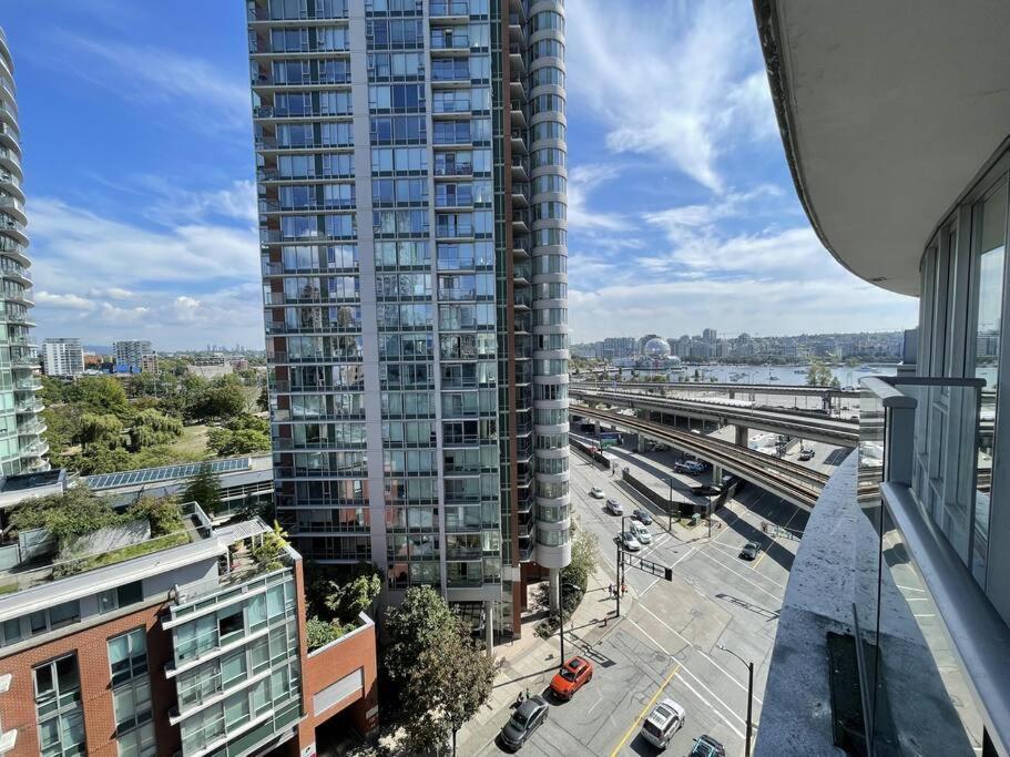 Downtown 4Bd 2Ba View Skytrain 2 Free Parking Apartment Vancouver Exterior photo