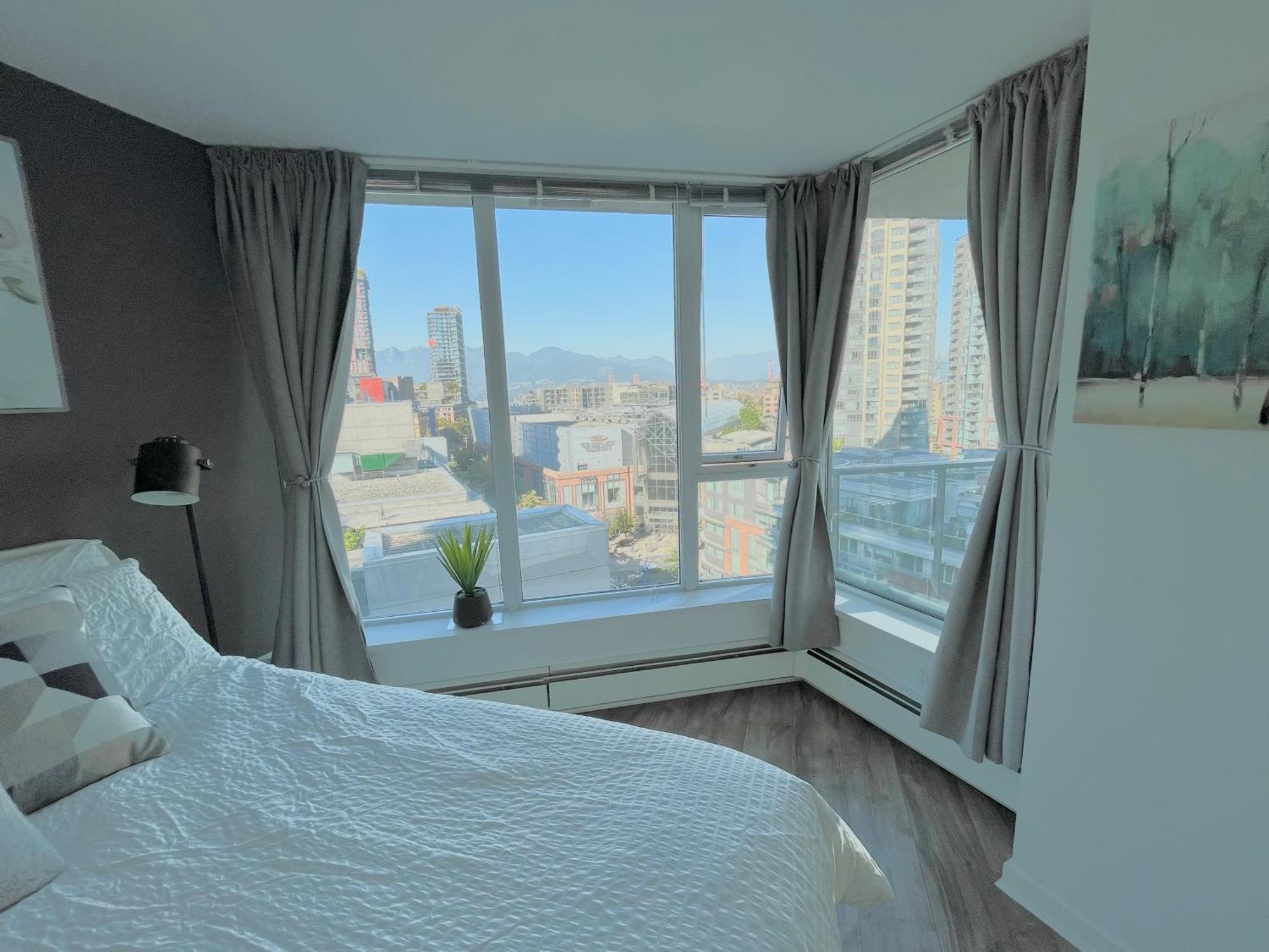 Downtown 4Bd 2Ba View Skytrain 2 Free Parking Apartment Vancouver Exterior photo